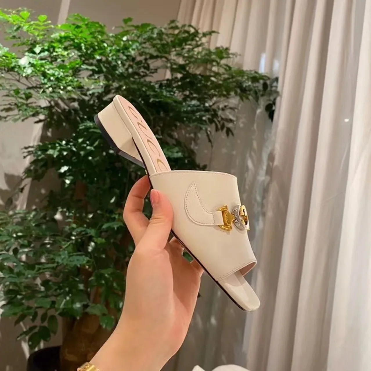 Gucci Gucci Zumi Slide Sandals Beige