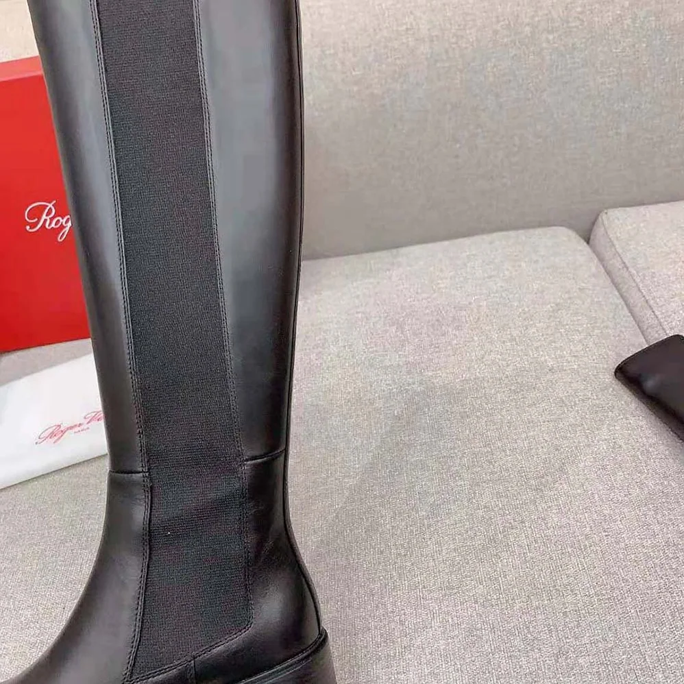 Roger Vivier Viv' Rangers Metal Buckle Chelsea Boots in Leather for Women Roger Vivier Viv' Rangers Metal Buckle Chelsea Boots in Leather for Women