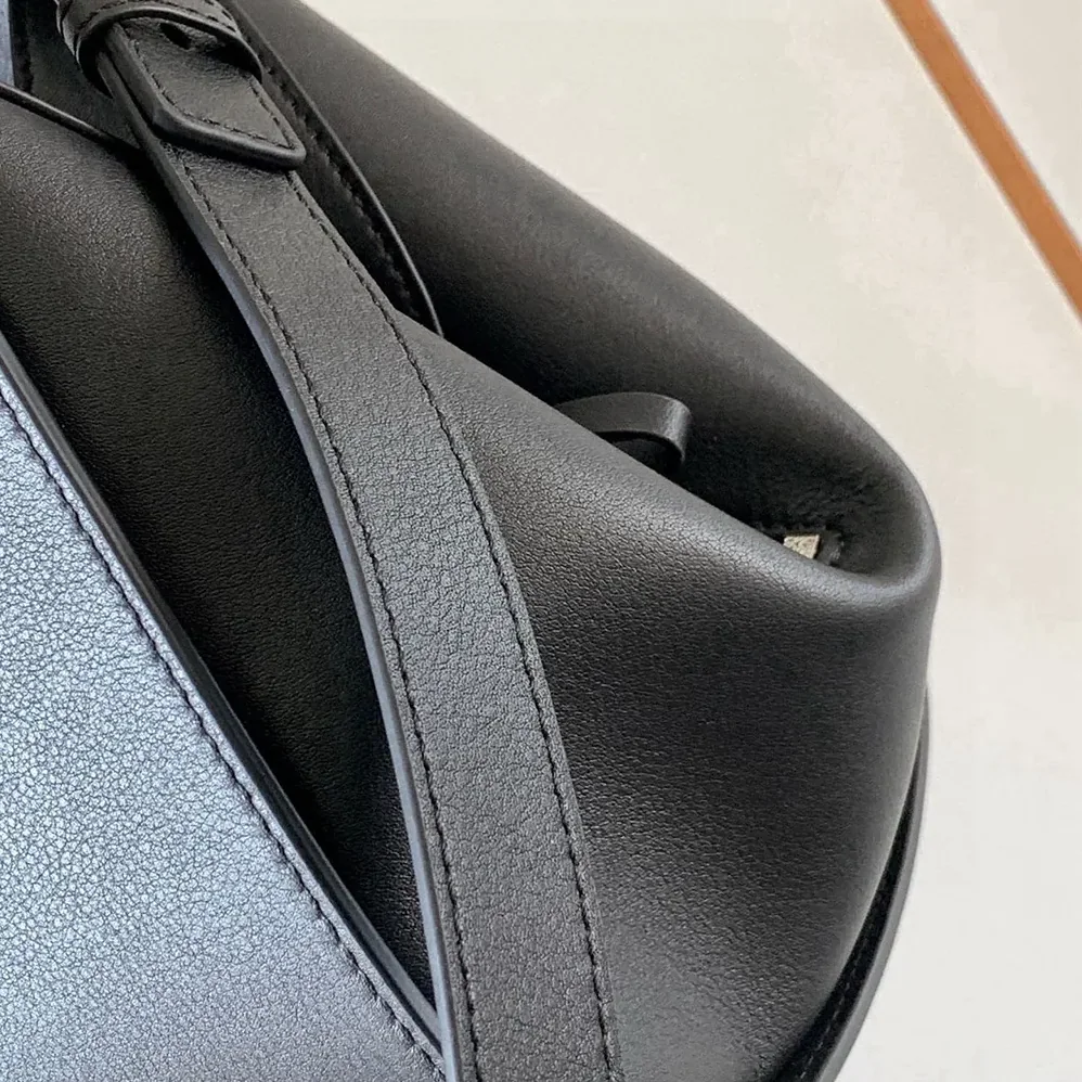 Loewe Compact Hammock Bag in in Classic Calfskin for Unisex in Black Loewe Compact Hammock Bag in in Classic Calfskin for Unisex in Black
