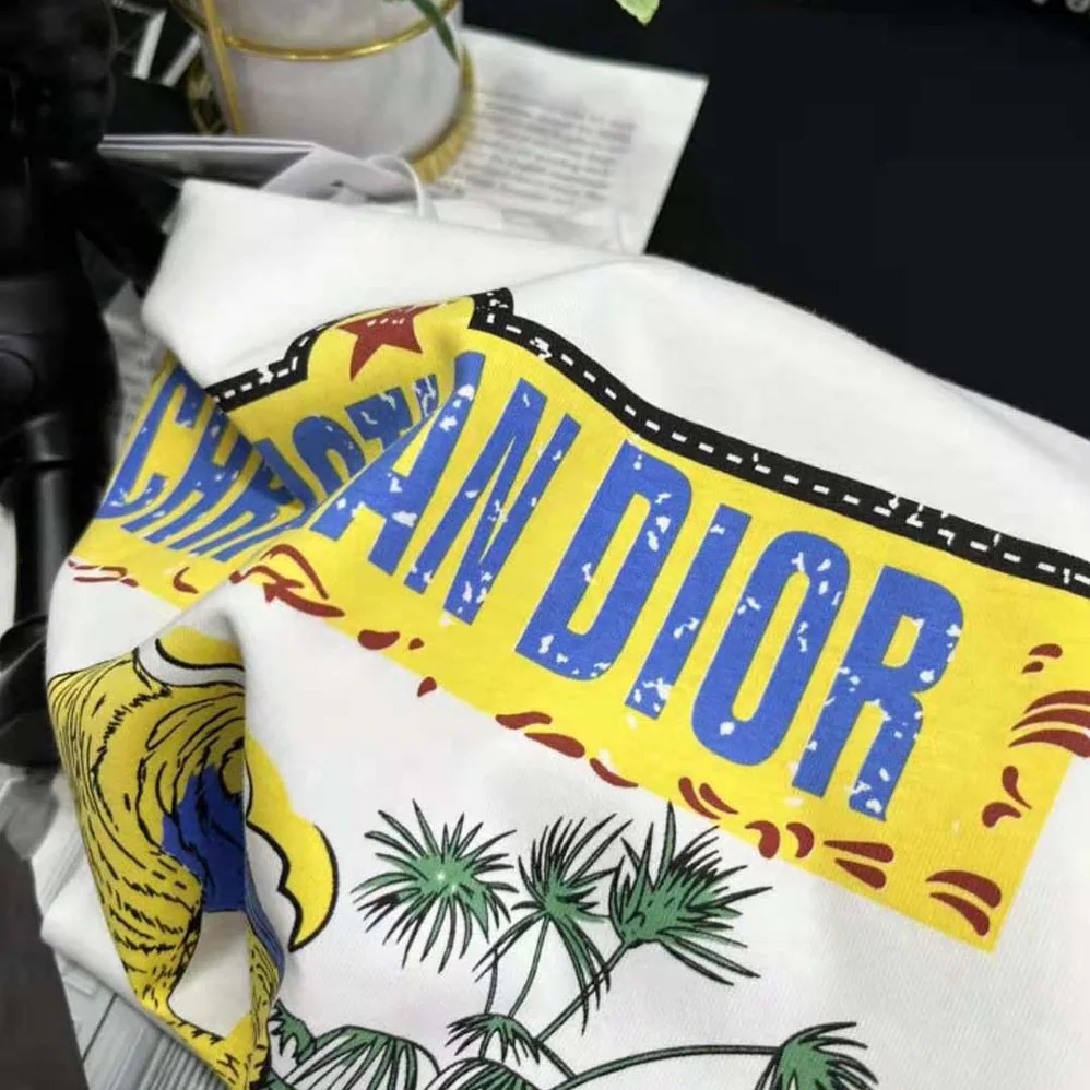 Dior T-shirt White Cotton and Linen Jersey with Multicolor Indian Animals Tiger Motif for Women Dior T-shirt White Cotton and Linen Jersey with Multicolor Indian Animals Tiger Motif for Women
