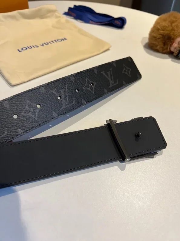 Louis Vuitton Shake Reversible LV Belt Monogram Eclipse Canvas Black Metal hardware Louis Vuitton Shake Reversible LV Belt Monogram Eclipse Canvas Black Metal hardware