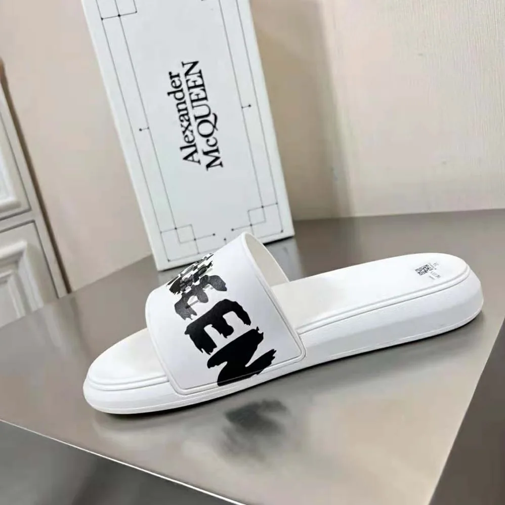 Alexander Mcqueen Oversized Rubber Slide in White for Unisex in Black Alexander Mcqueen Oversized Rubber Slide in White for Unisex in Black