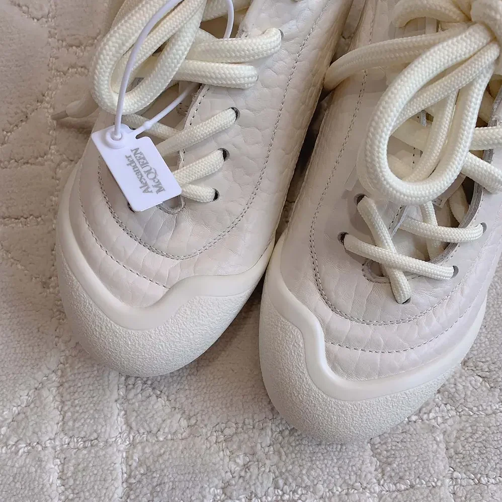Alexander Mcqueen Flexion Sneaker in Off White for Unisex Alexander Mcqueen Flexion Sneaker in Off White for Unisex