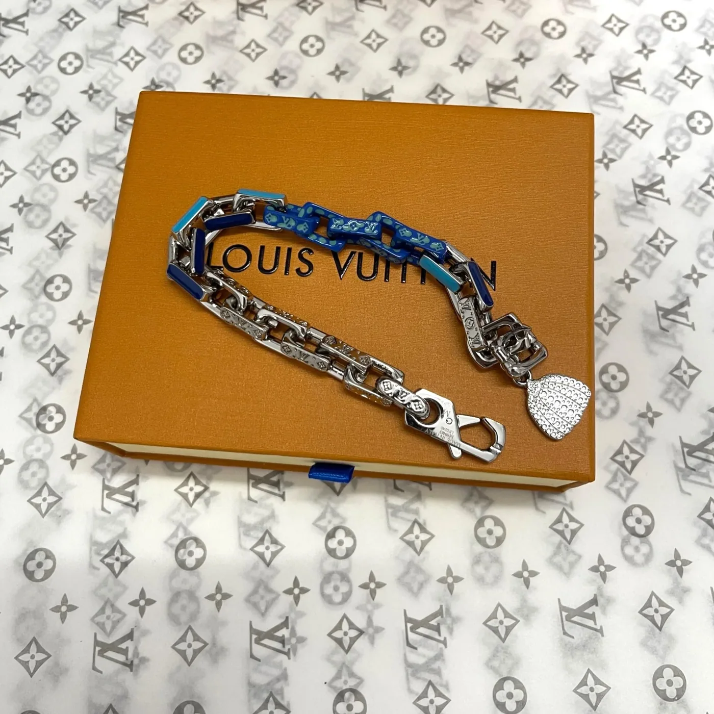 Louis Vuitton LV x YK Paradise Chain Bracelet Blue Louis Vuitton LV x YK Paradise Chain Bracelet Blue