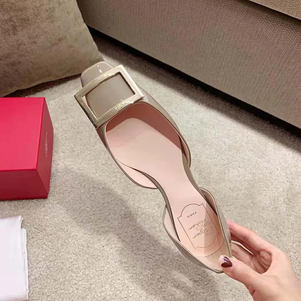 Roger Vivier Trompette Dorsay Metal Buckle Ballerinas in Patent Leather for Women in Beige Roger Vivier Trompette Dorsay Metal Buckle Ballerinas in Patent Leather for Women in Beige