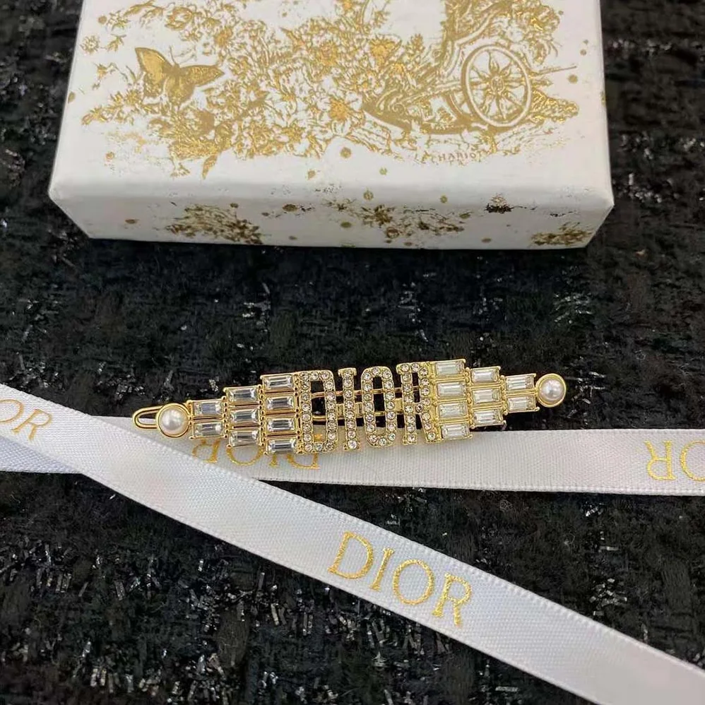 Dior Dio(r)evolution Barrette Gold-Finish Metal with White Crystals and White Resin Pearls for Women Dior Dio(r)evolution Barrette Gold-Finish Metal with White Crystals and White Resin Pearls for Women