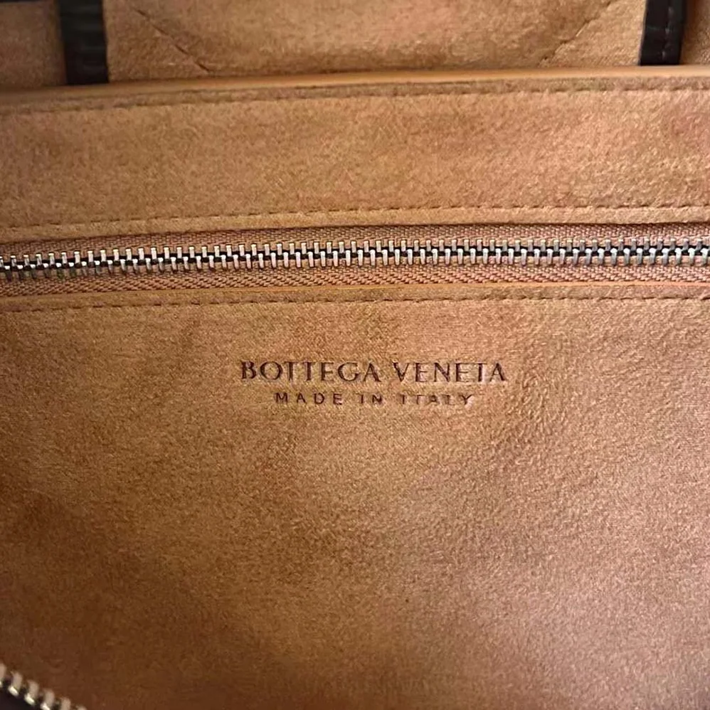 Bottega Veneta Intreccio Slouchy Leather Cross-Body Arco Camera Bag for Women in Black