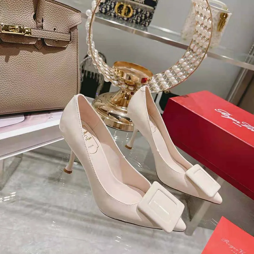 Roger Vivier Viv' In The City Pumps in Patent Leather for Women in White Roger Vivier Viv' In The City Pumps in Patent Leather for Women in White