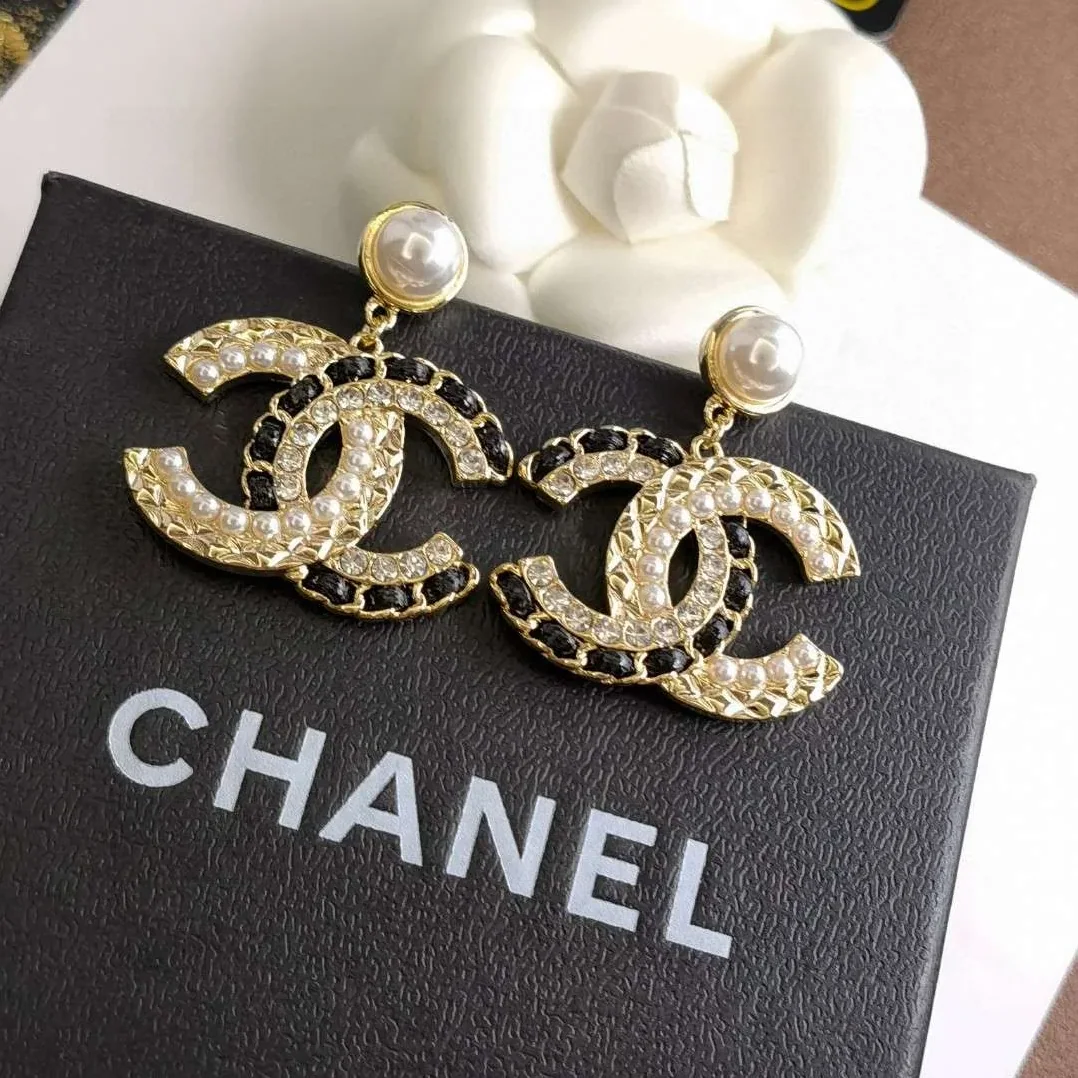 Chanel Pearl Stud Earrings White Chanel Pearl Stud Earrings White