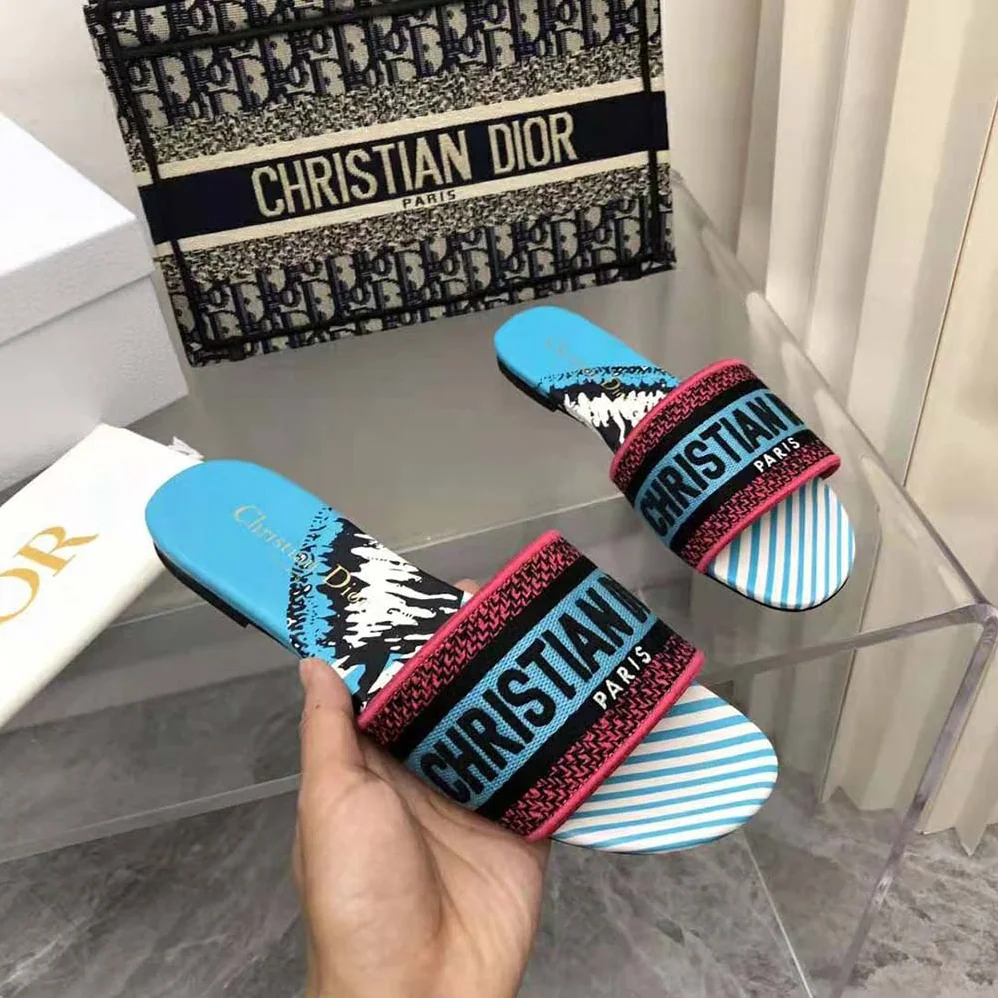 Dior Dway Slide Blue Multicolor D for Women in Jungle Pop Embroidered Cotton Dior Dway Slide Blue Multicolor D for Women in Jungle Pop Embroidered Cotton