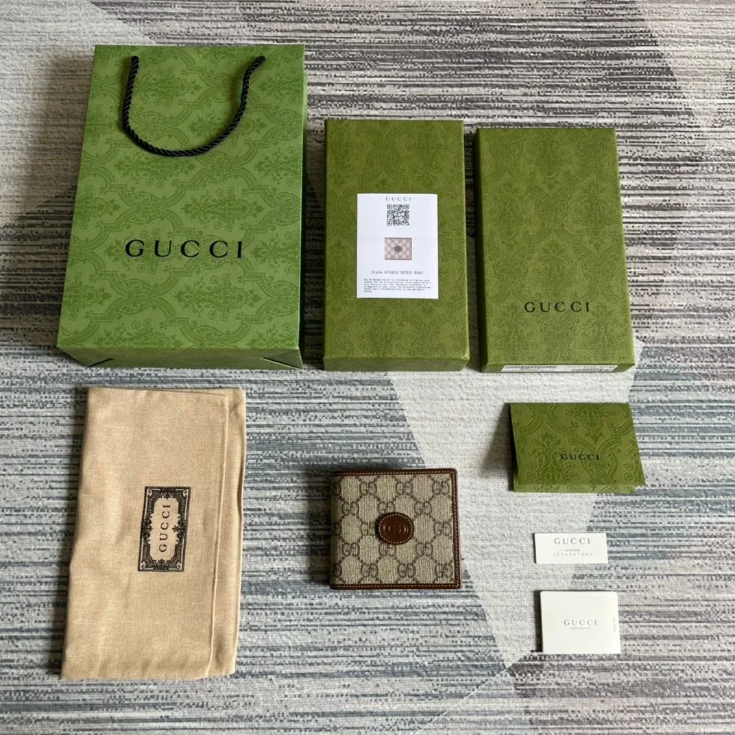 Gucci Card Case Wallet with Interlocking G Brown / GG Gucci Card Case Wallet with Interlocking G Brown / GG