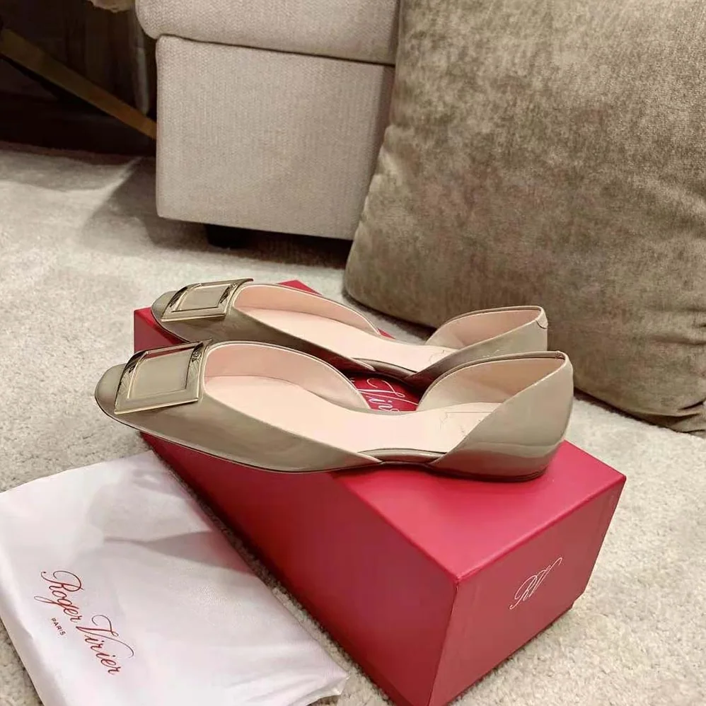 Roger Vivier Trompette Dorsay Metal Buckle Ballerinas in Patent Leather for Women in Beige Roger Vivier Trompette Dorsay Metal Buckle Ballerinas in Patent Leather for Women in Beige