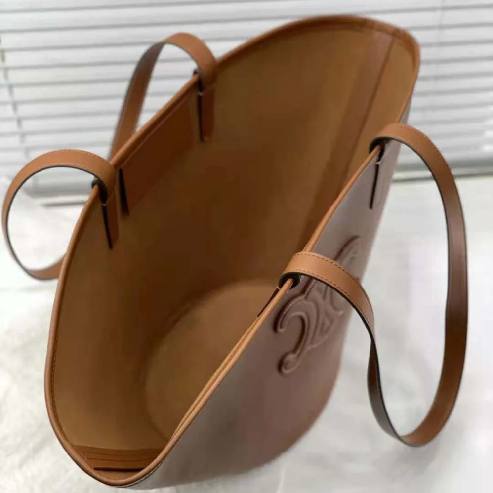 Celine Medium Couffin Cuir Triomphe in Smooth Calfskin for Women in Brown Celine Medium Couffin Cuir Triomphe in Smooth Calfskin for Women in Brown