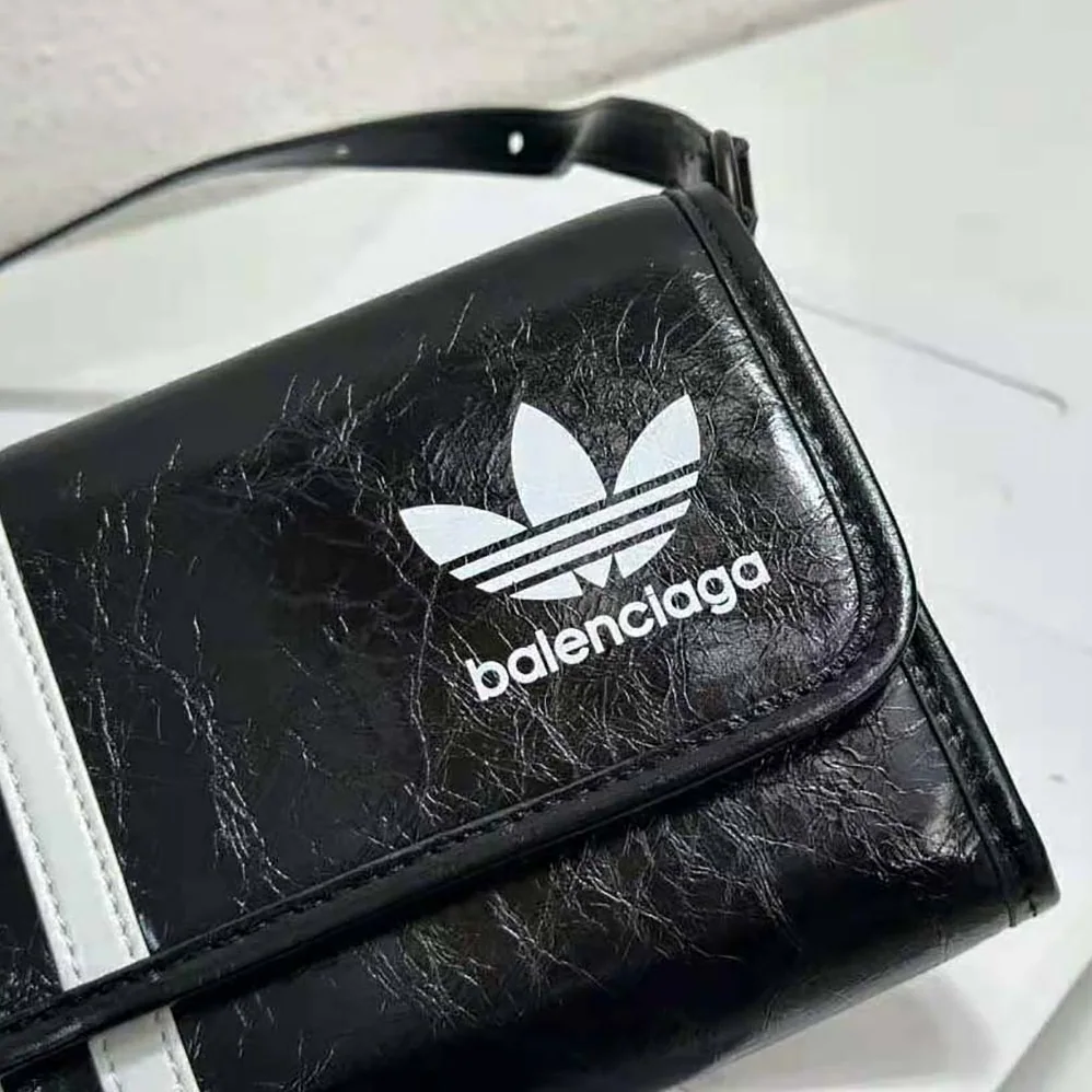 Balenciaga Balenciaga / Adidas Wallet on Strap in Black for Women Balenciaga Balenciaga / Adidas Wallet on Strap in Black for Women