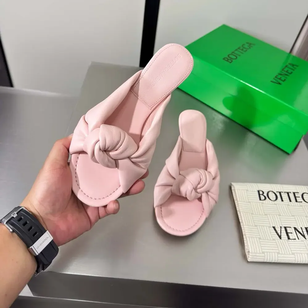 Bottega Veneta Cherry Mule in Supple Nappa Leather for Women in Blush