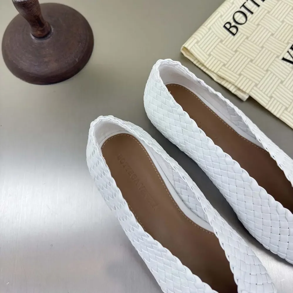 Bottega Veneta Sofia Ballerina in Padded Intreccio Leather for Women in White Bottega Veneta Sofia Ballerina in Padded Intreccio Leather for Women in White