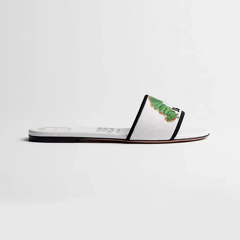 Dior Dway Slide White Embroidered Cotton and Multicolor Book Cover Motif for Women Dior Dway Slide White Embroidered Cotton and Multicolor Book Cover Motif for Women