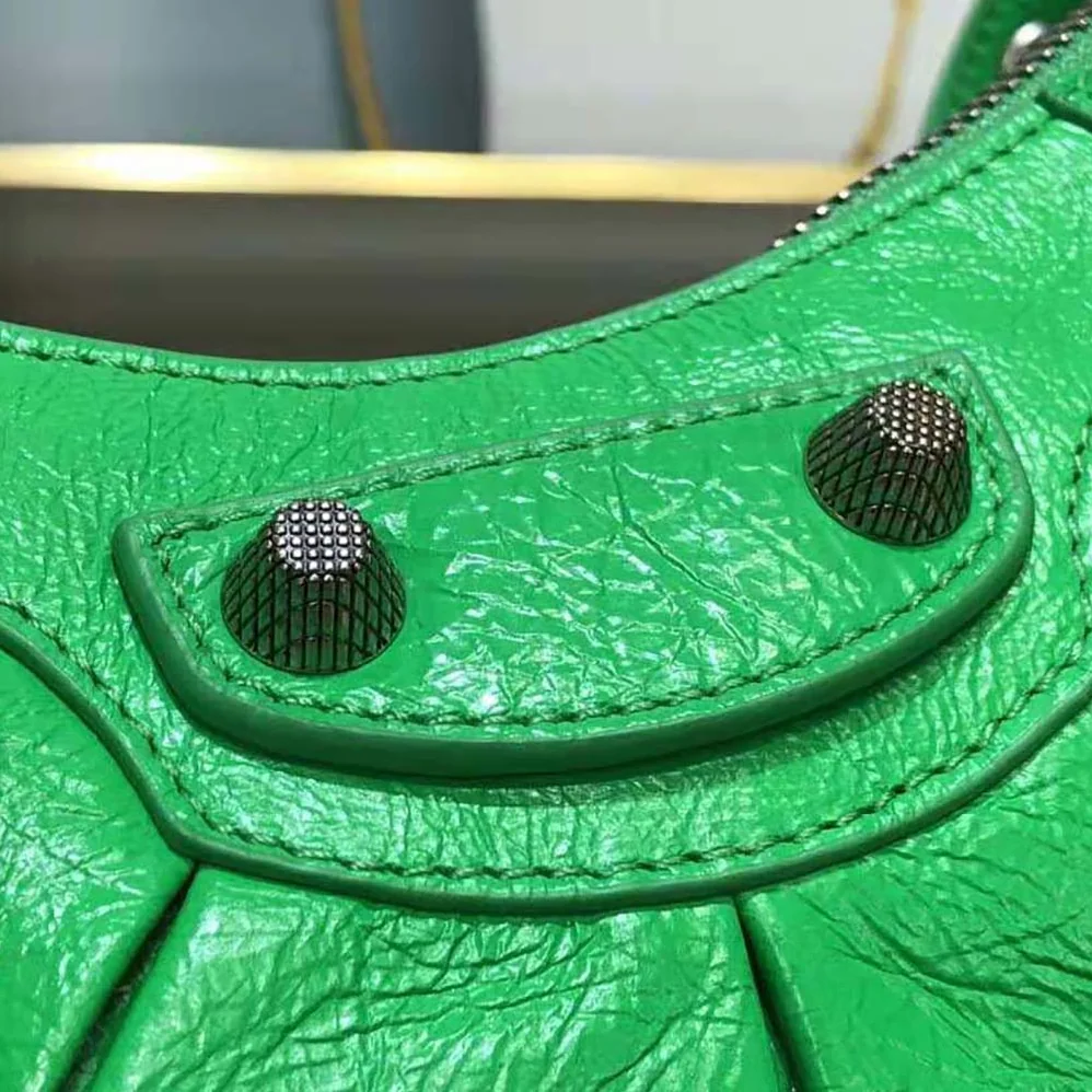 Balenciaga Le Cagole XS Shoulder Bag for Women in Green Balenciaga Le Cagole XS Shoulder Bag for Women in Green