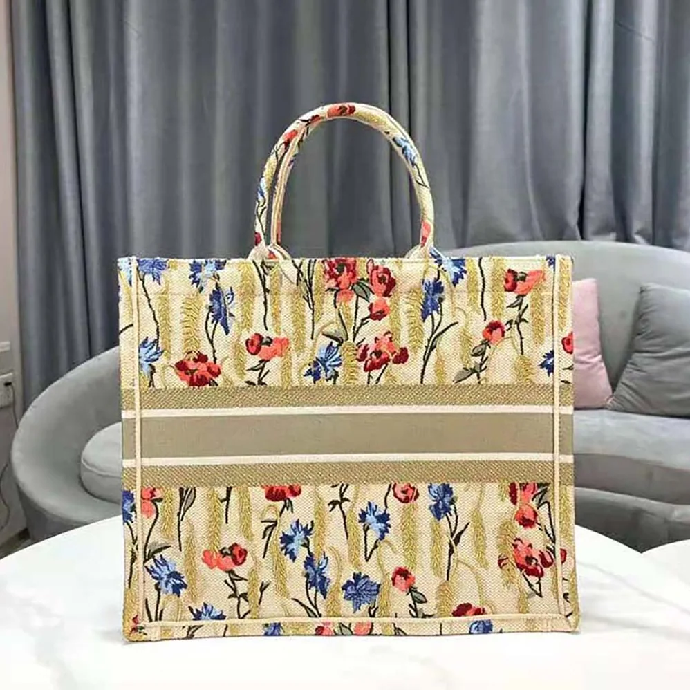 Dior Dior Book Tote Beige Dior Hibiscus Embroidery for Women Dior Dior Book Tote Beige Dior Hibiscus Embroidery for Women