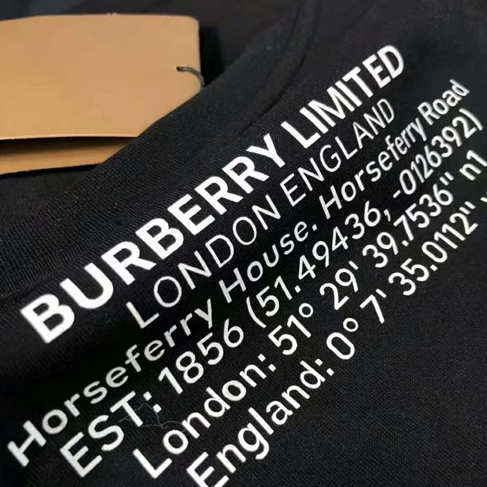 Burberry Shark Graphic Cotton Oversized T-shirt for Men in Black