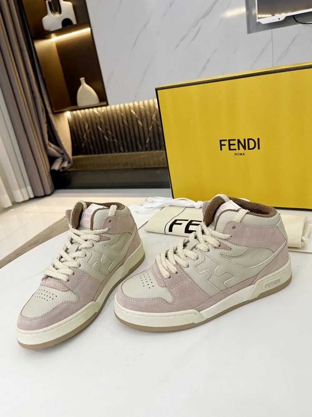 Fendi Low Tops In Pink