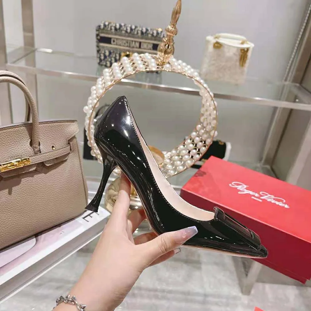 Roger Vivier Viv' In The City Pumps in Patent Leather for Women in Black Roger Vivier Viv' In The City Pumps in Patent Leather for Women in Black