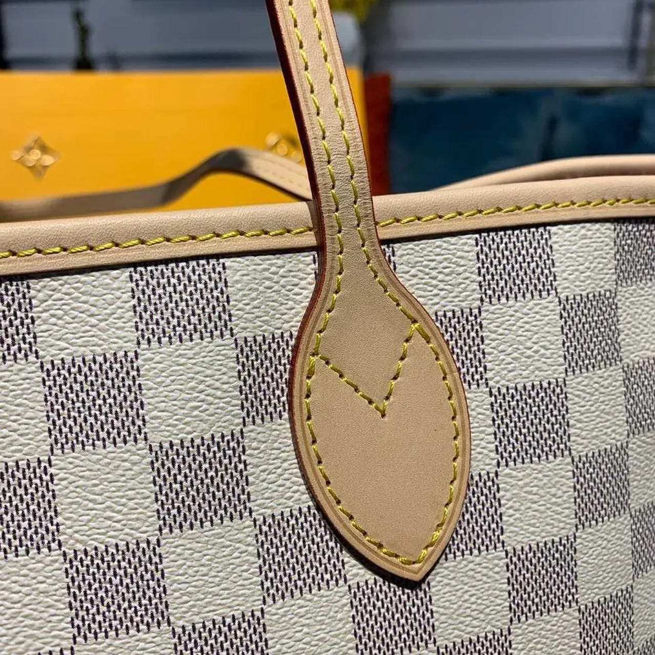 Louis Vuitton Neverfull MM Tote Bag / Rose Ballerine Pink Damier Azur Canvas Louis Vuitton Neverfull MM Tote Bag / Rose Ballerine Pink Damier Azur Canvas