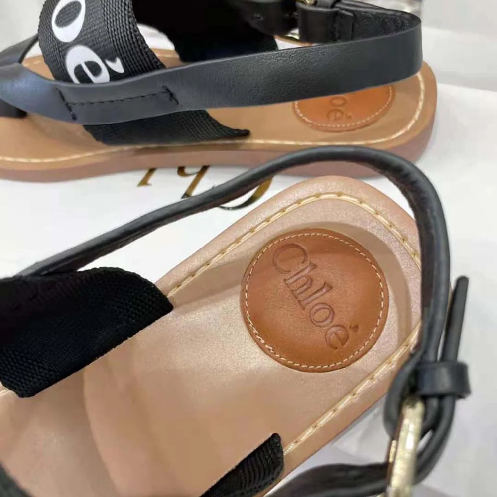 Chloe Woody Flat Sandal in Calfskin and Canvas for Women in Black