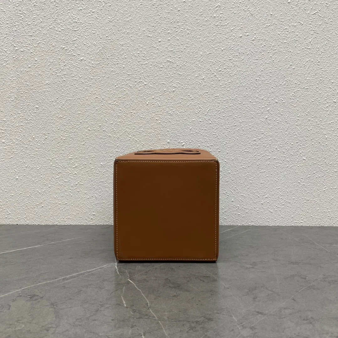 Celine Cube Bag Cuir Triomphe Square Tan / Celine Cube Bag Cuir Triomphe Square Tan /