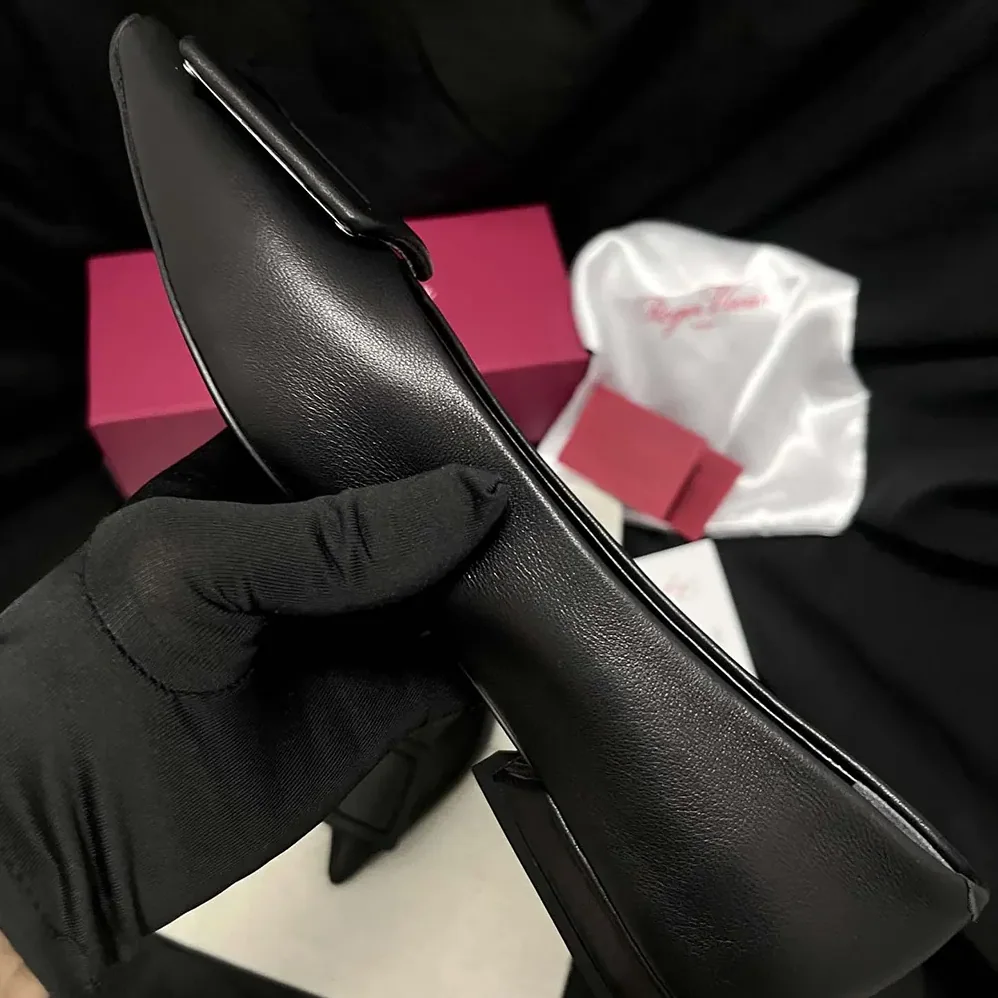 Roger Vivier Viv In The City Ballerinas In Leather Black for Women Roger Vivier Viv In The City Ballerinas In Leather Black for Women