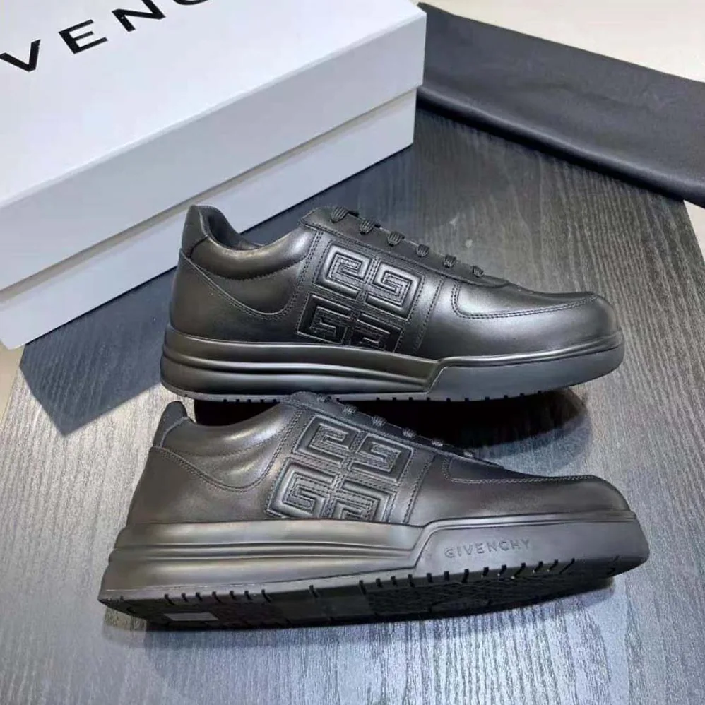 Givenchy G4 Sneakers in Leather for Men in Black Givenchy G4 Sneakers in Leather for Men in Black