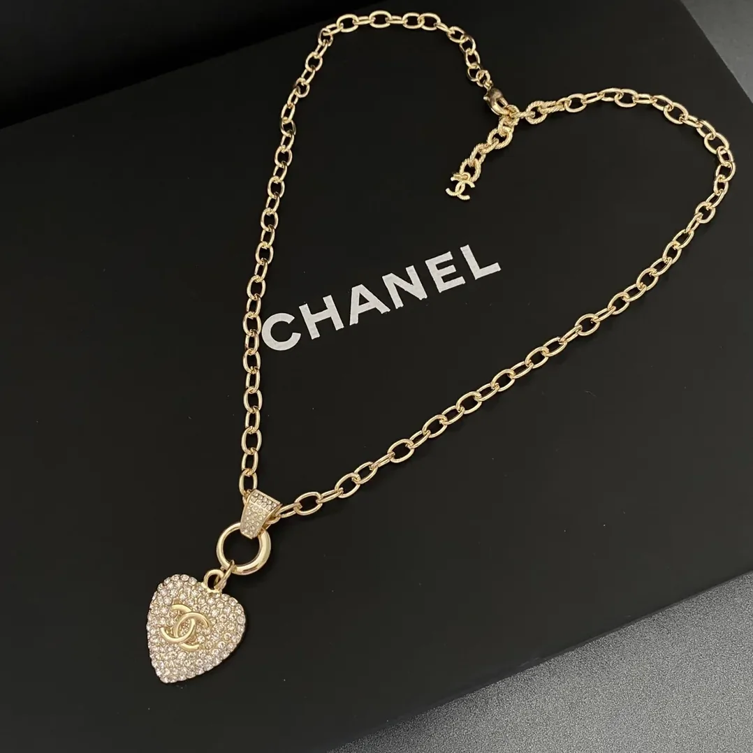 Chanel Twinkle Heart Chain Necklace Gold Tone Chanel Twinkle Heart Chain Necklace Gold Tone