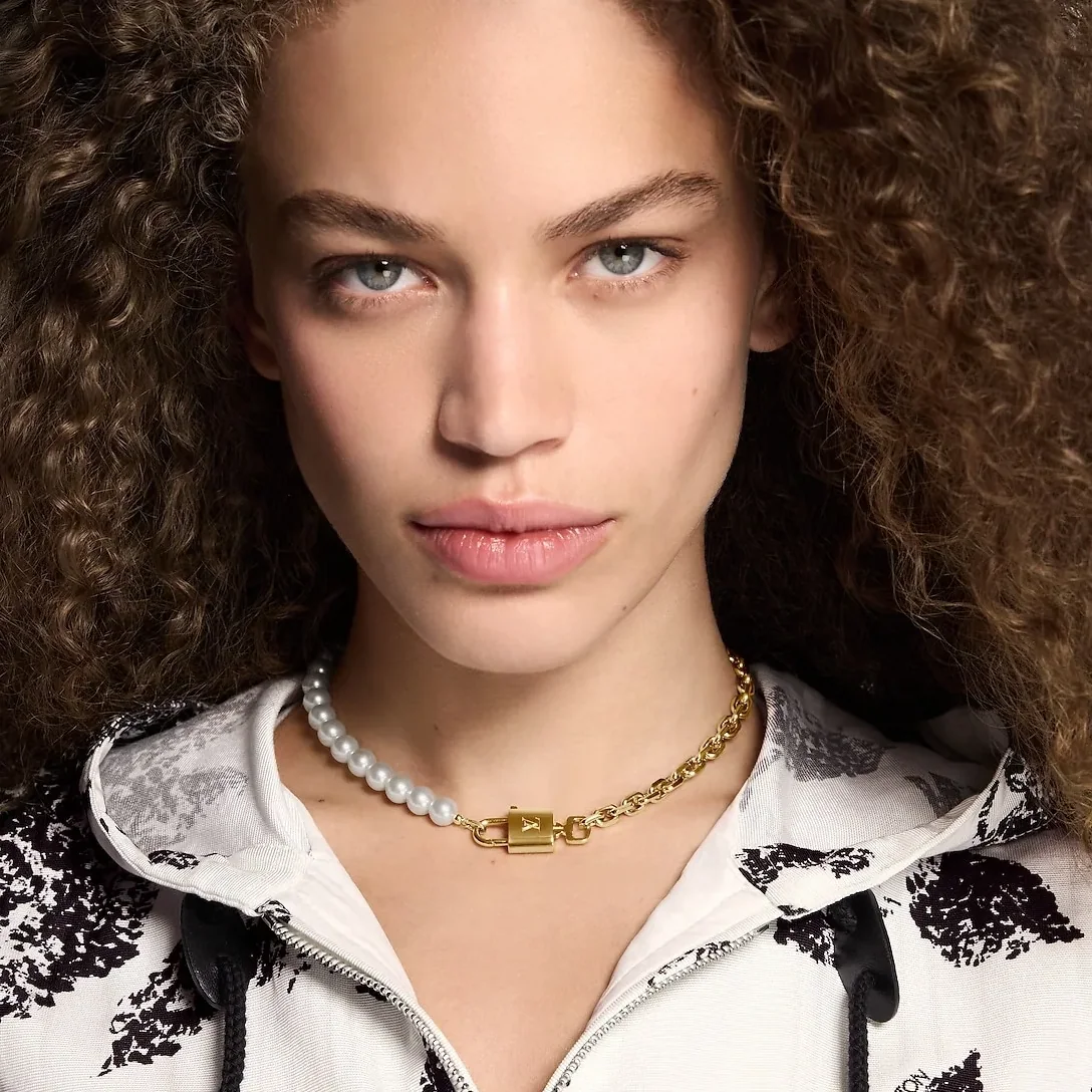 Louis Vuitton Pearlock Necklace Gold Hardware