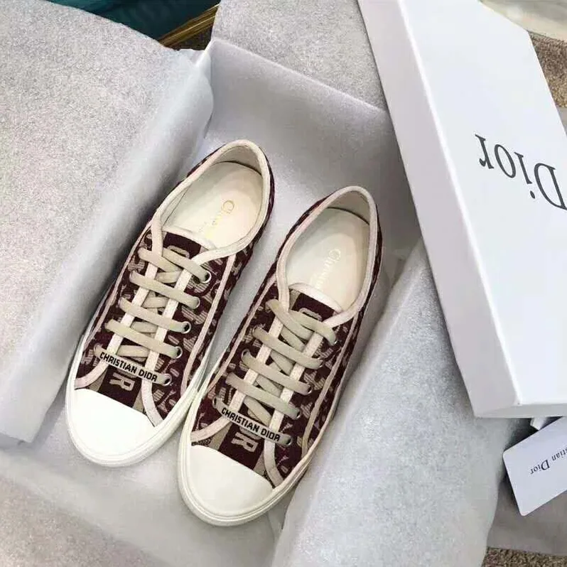 Dior Shoes Walk'n'Dior Sneaker in Oblique Embroidered Canvas for Women in Red Dior Shoes Walk'n'Dior Sneaker in Oblique Embroidered Canvas for Women in Red