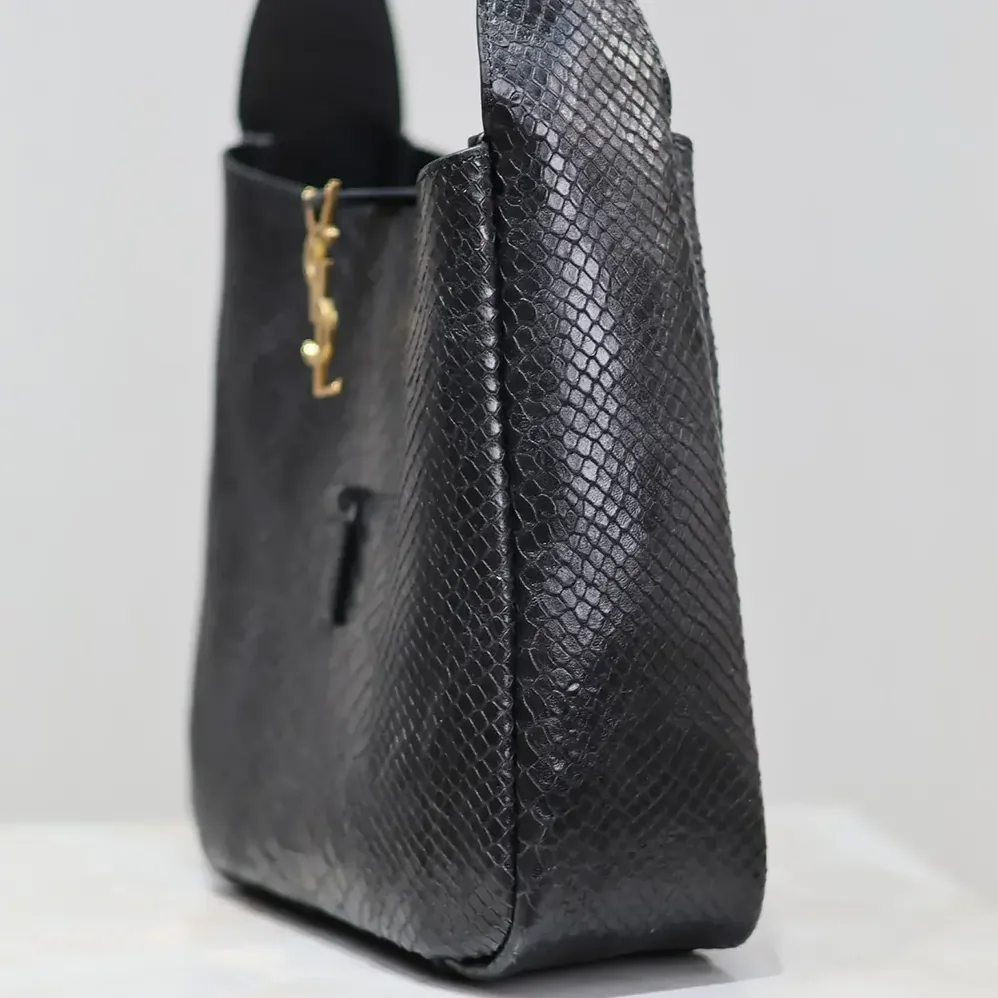 Saint Laurent YSL Le 5 à 7 Small Supple in Python for Women in Black Saint Laurent YSL Le 5 à 7 Small Supple in Python for Women in Black