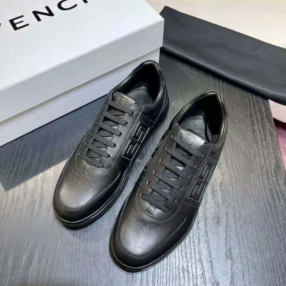 Givenchy G4 Sneakers in Leather for Men in Black Givenchy G4 Sneakers in Leather for Men in Black