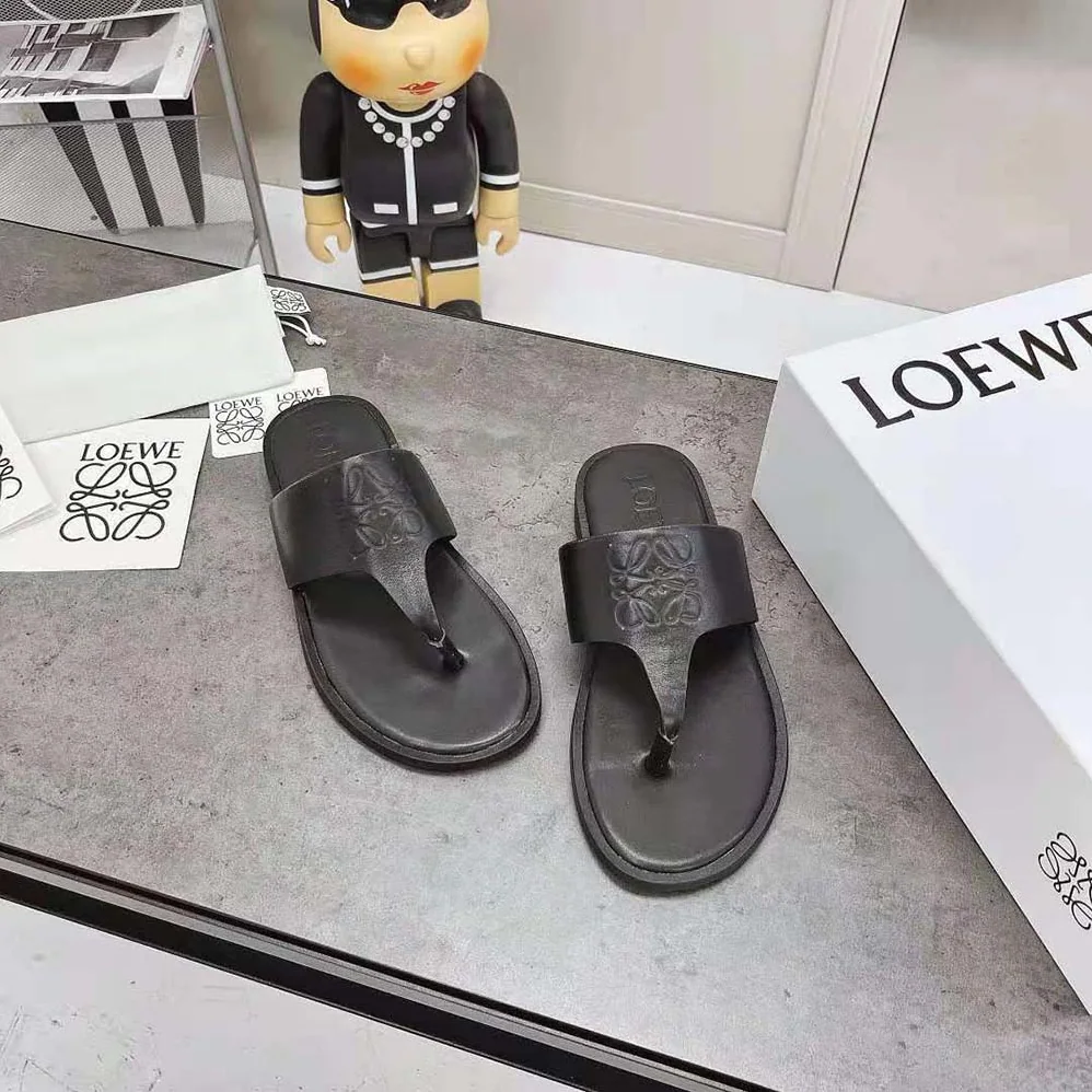Loewe Anagram Flip Flop in Calfskin for Women in Black Loewe Anagram Flip Flop in Calfskin for Women in Black