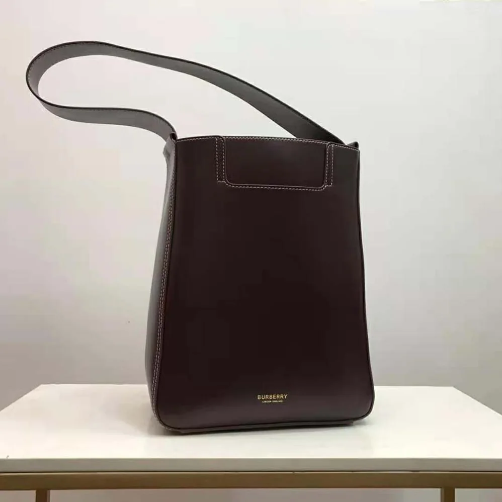 Burberry Large Leather Basket Bag for Women in Maroon Burberry Large Leather Basket Bag for Women in Maroon