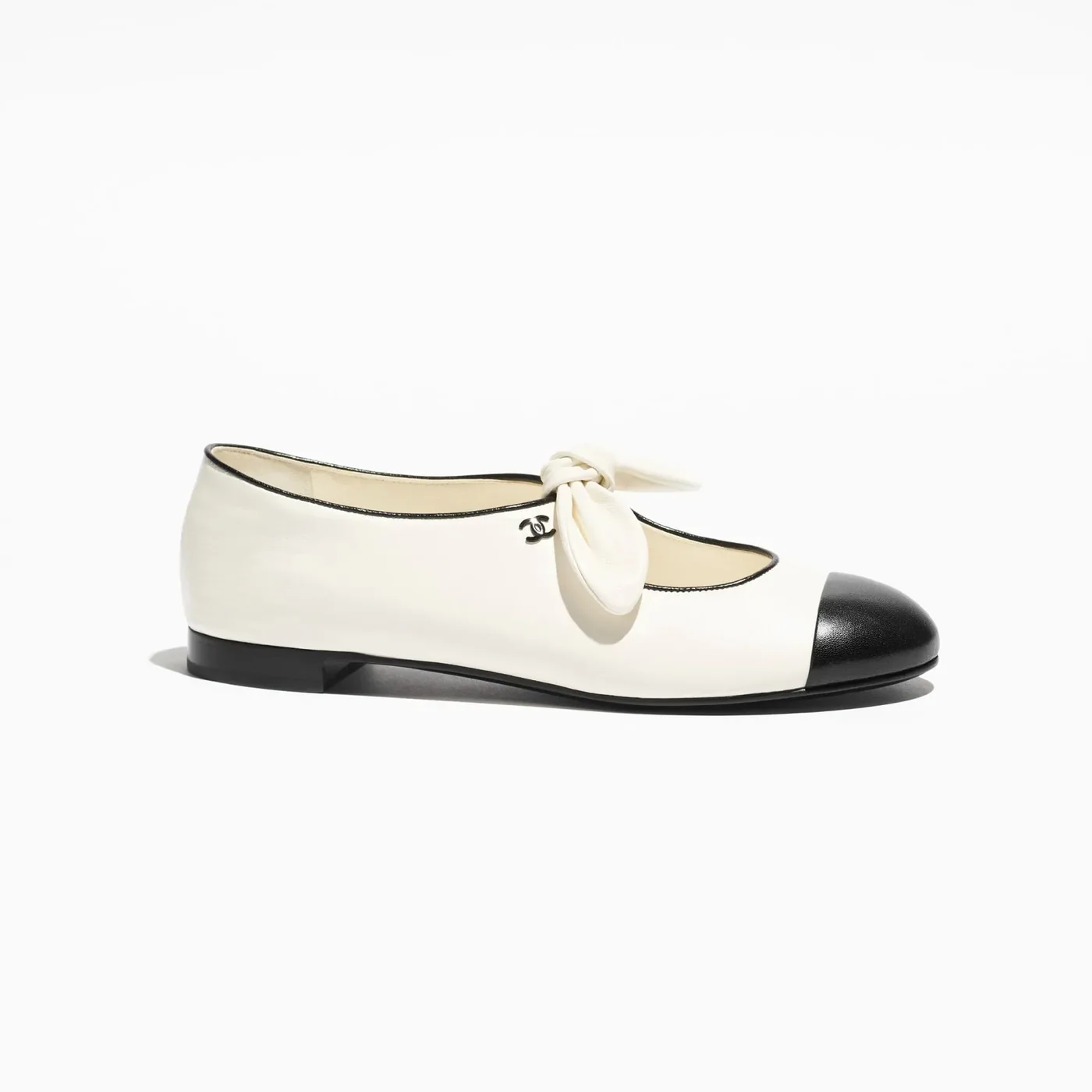 Chanel Mary Janes White/Black - in NABTK