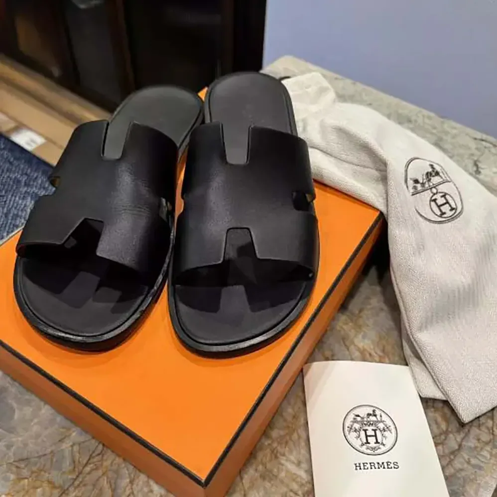Hermes Izmir Sandal for Unisex in Black Hermes Izmir Sandal for Unisex in Black