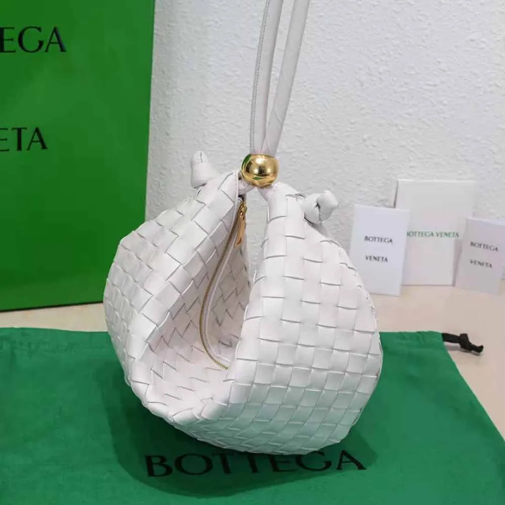 Bottega Veneta Turn Medium Intrecciato Leather Pouch with Adjustable Strap for Women in White Bottega Veneta Turn Medium Intrecciato Leather Pouch with Adjustable Strap for Women in White