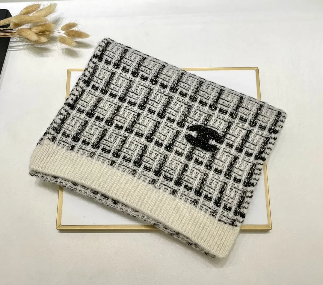 Chanel Monochrome Winter Knit Set Hat, Scarf And Gloves Black & White Chanel Monochrome Winter Knit Set Hat, Scarf And Gloves Black & White