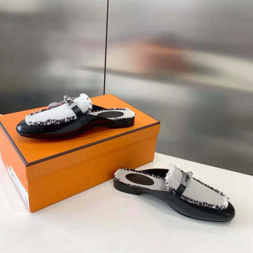 Hermes OZ Mule in Calfskin Leather for Women in Black
