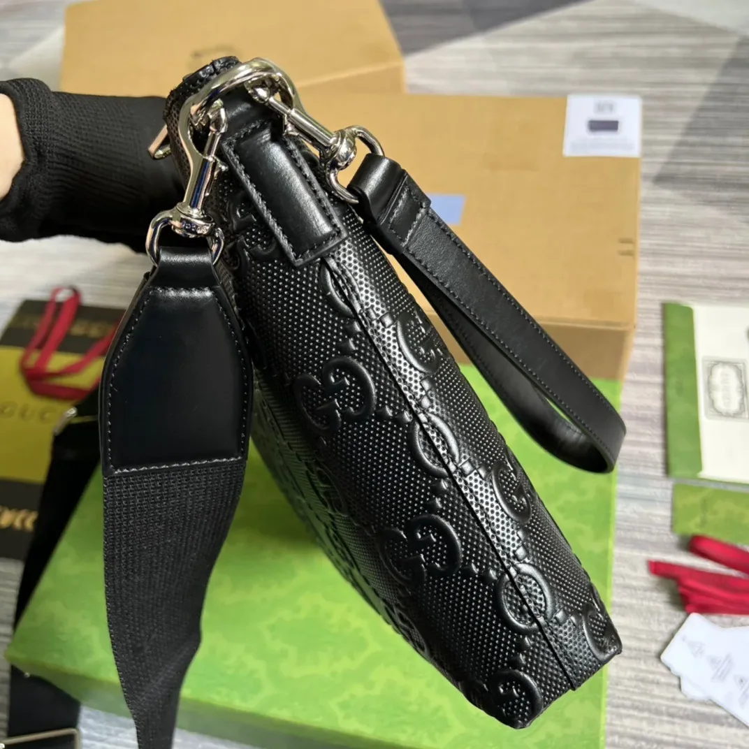 Gucci GG Embossed Medium Messenger Bag Black GG Embossed / Gucci GG Embossed Medium Messenger Bag Black GG Embossed /