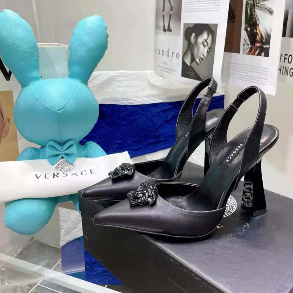 Versace LA Medusa Sling-Black Pumps in 10.5cm Heel Hight for Women Versace LA Medusa Sling-Black Pumps in 10.5cm Heel Hight for Women