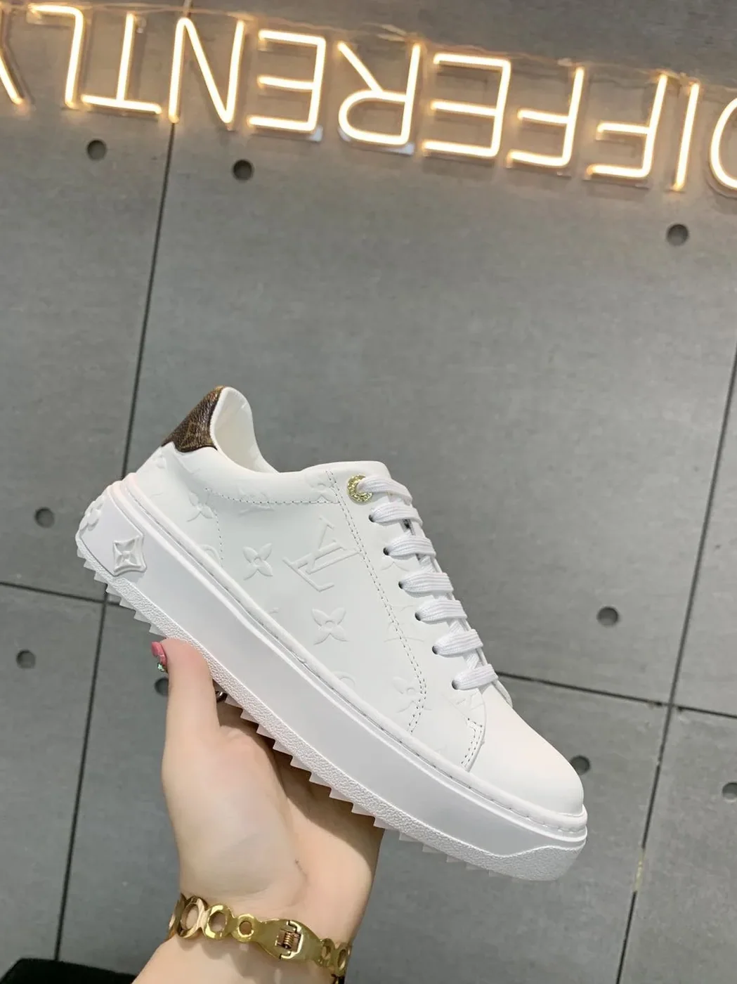 Louis Vuitton Time Out Sneaker White LV 1AAE5O