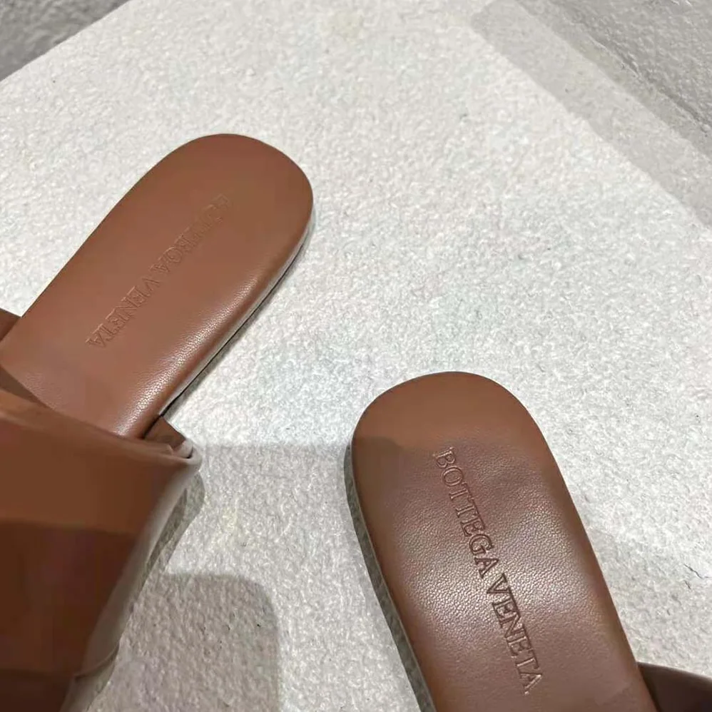 Bottega Veneta Patch Flat Mule Padded Intreccio Leather Flat Mules for Women in Brown Bottega Veneta Patch Flat Mule Padded Intreccio Leather Flat Mules for Women in Brown