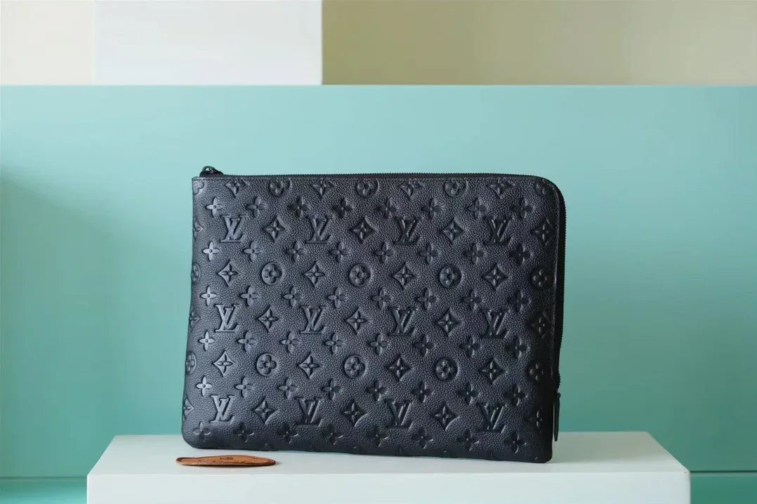 Louis Vuitton MM Etui De Voyage Taurillon Monogram