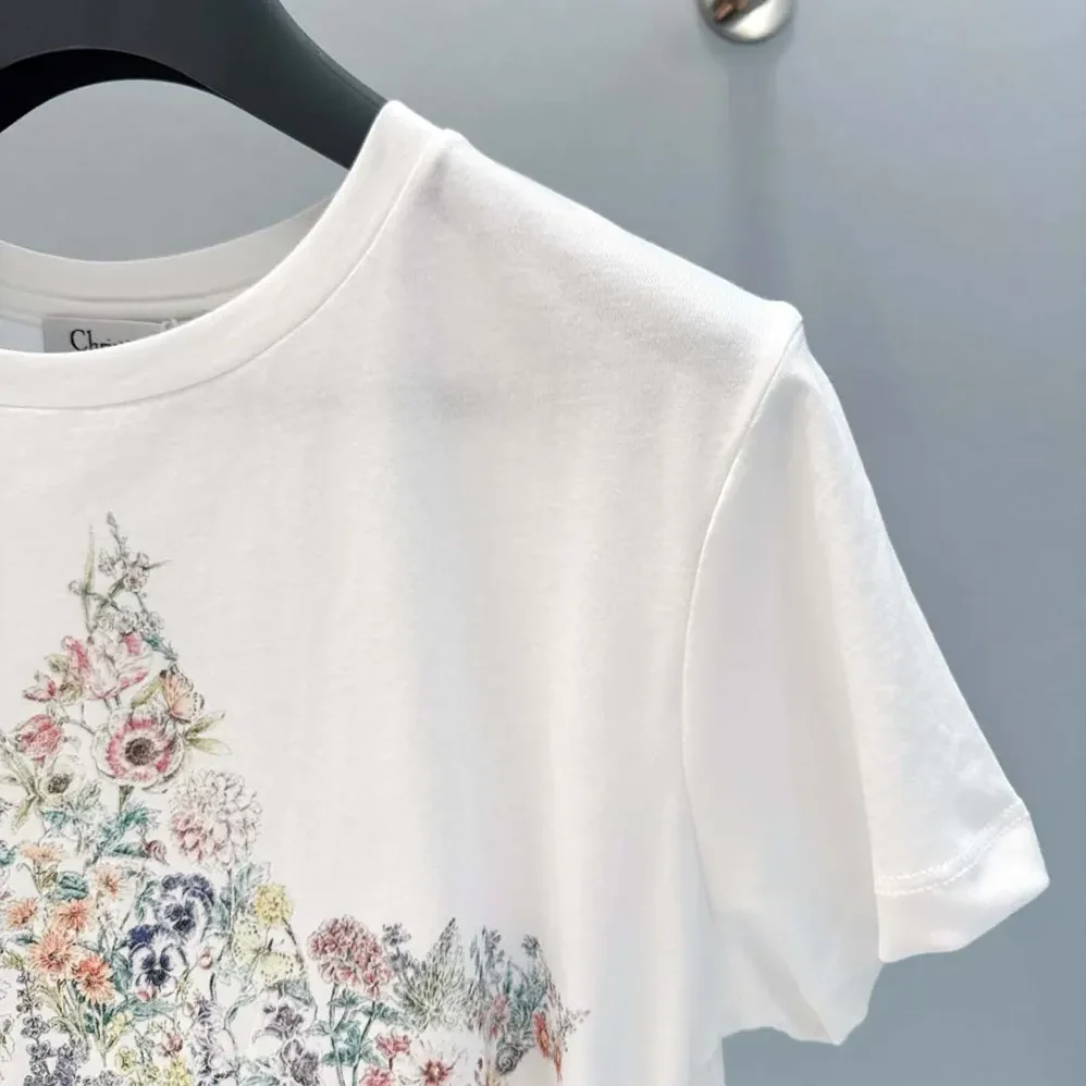 Dior T-Shirt White Cotton and Linen Jersey with Multicolor Dior Star Motif for Women Dior T-Shirt White Cotton and Linen Jersey with Multicolor Dior Star Motif for Women
