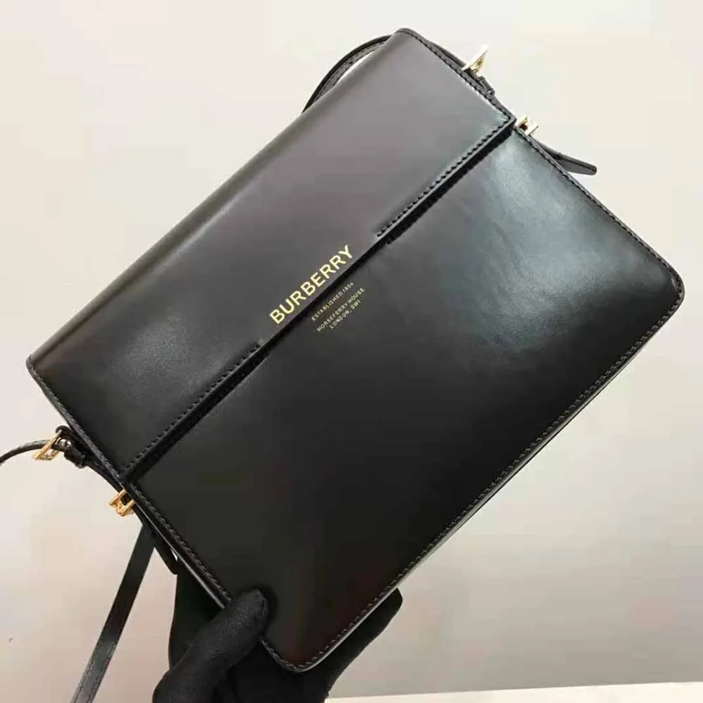 Burberry Large Leather Grace Bag for Women in Black Burberry Large Leather Grace Bag for Women in Black